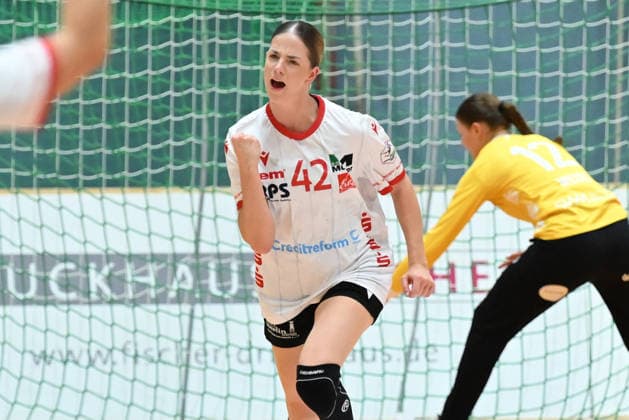 September 30, 2026, GER, Handball, Women, DHB Cup, 2026–2027 Season, Matchday 2, HSV Solingen Gräfrath 76 vs. TuS Metzingen, Goal celebration, Cheering, Victory lap, Deborah Spatz, HSV Solingen Gräfrath 42, Solingen Klingenhalle, NRW, Germany Copyright: xNordphoto Meuterx