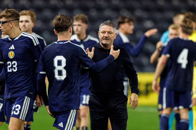 30.09.2026 Scotland U21, U 21 v Azerbaijan: Scotland Manager Tony Docherty with Findlay Curtis of Scotland Copyright: xWilliexVassx NINTCHDBPICT001112390356