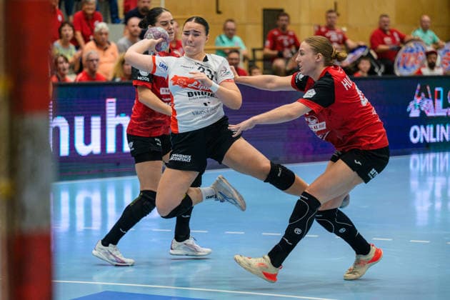 Elin Rosa Magnusdottir, HSG Blomberg Lippe, 33, Luca Csikos, Thuringer HC, 05, Jolina Huhnstock, Thuringer HC, 45 GER, Thuringer HC vs. HSG Blomberg Lippe, Handball, DHB Cup, 2026–2027 season, 2nd round, Wednesday, 7:00 p.m., September 30, 2026 GER, Thuringer HC vs. HSG Blomberg Lippe, Handball, DHB Cup, 2026–2027 season, Round 2, Wednesday, 7:00 p.m., September 30, 2026, Bad Langensalza Copyright: xMartinxHerbstx