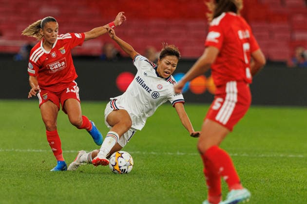 Lucia Alves and Momoko Tanikawa seen during UEFA Women™s League game between teams of SL Benfica and Fc Bayern Munchen (Luis Loureiro Ball Raw Images) Lisboa Estadio da Luz Portugal Copyright: xLuisxLoureirox lloureiroSlbwBayernW-2367