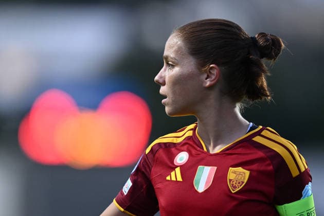 IPA89155940 - Manuela Giugliano of A.S. Roma Femminile is in action during Matchday 2 of the 2026 27 UEFA Women s Champions League group stage, a soccer match between A.S. Roma and FC Barcelona, Barca at Tre Fontane Stadium on September 30, 2026, in Rome, Italy. Copyright: xDomenicoxCippitelli IPAxSportx xx IPA89155940