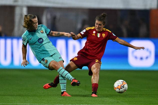 IPA89155933 - Claudia Pina of F.C. Barcelona and Valentina Bergamaschi of A.S. Roma Femminile are in action during Matchday 2 of the 2026 27 UEFA Women s Champions League group stage, a soccer match between A.S. Roma and F.C. Barcelona at the Tre Fontane Stadium on September 30, 2026, in Rome, Italy.  Copyright: xDomenicoxCippitelli IPAxSportx xx IPA89155933