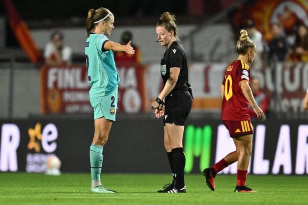 SOCCER - Women s Champions League - AS Roma vs. FC Barcelona, Barca Photo by IPA ABACAPRESS.COM89155939 - Irene Paredes of F.C. Barcelona and Referee Kirsty Dowle (ENG) are taking part in Matchday 2 of the 2026 27 UEFA Women s Champions League group stage, a soccer match between A.S. Roma and F.C. Barcelona at Tre Fontane Stadium on September 30, 2026, in Rome, Italy. Rome Italy  Copyright: xIPAxSport ABACAx