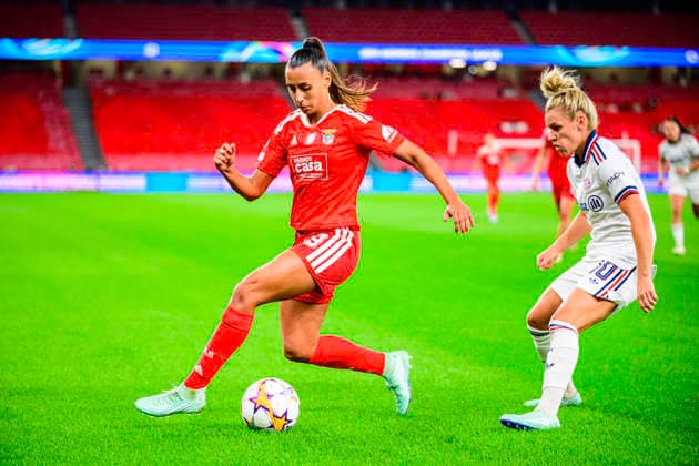 September 30, 2026, Lisbon, Lisbon, Portugal: Catarina Amado of SL Benfica in control of the ball during the UEFA Womens Champions League match between SL Benfica and Bayern Munchen at the EstoÂ¡dio da Luz on September 30, 2026 in Lisbon, Portugal. Lisbon Portugal - ZUMAr200 20260930_zsp_r200_029 Copyright: xNunoxReisinhox