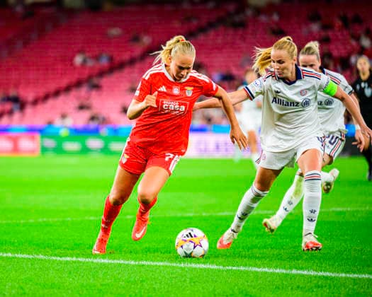 September 30, 2026, Lisbon, Lisbon, Portugal: Froya Dorsin of SL Benfica in control of the ball during the UEFA Womens Champions League match between SL Benfica and Bayern Munchen at the EstoÂ¡dio da Luz on September 30, 2026 in Lisbon, Portugal. Lisbon Portugal - ZUMAr200 20260930_zsp_r200_037 Copyright: xNunoxReisinhox