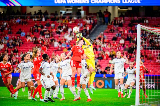 September 30, 2026, Lisbon, Lisbon, Portugal: Goalkeeper Ena Mahmutovic of Bayern Munchen makes a great save during the UEFA Womens Champions League match between SL Benfica and Bayern Munchen at the EstoÂ¡dio da Luz on September 30, 2026 in Lisbon, Portugal. Lisbon Portugal - ZUMAr200 20260930_zsp_r200_038 Copyright: xNunoxReisinhox