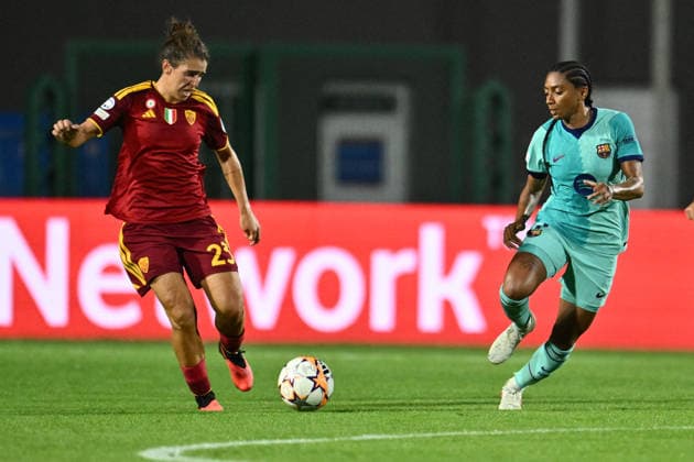 SOCCER - Women s Champions League - AS Roma vs. FC Barcelona, Barca Photo by IPA ABACAPRESS.COM89155943 - Valentina Bergamaschi of A.S. Roma Femminile and Kerolin of F.C. Barcelona are in action during Matchday 2 of the 2026 27 UEFA Women s Champions League group stage, a soccer match between A.S. Roma and F.C. Barcelona at Tre Fontane Stadium on September 30, 2026, in Rome, Italy. Rome Italy  Copyright: xIPAxSport ABACAx