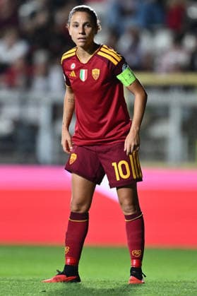 IPA89156764 - Manuela Giugliano of A.S. Roma Femminile is in action during Matchday 2 of the 2026 27 UEFA Women s Champions League group stage, a soccer match between A.S. Roma and FC Barcelona, Barca at Tre Fontane Stadium on September 30, 2026, in Rome, Italy. Copyright: xDomenicoxCippitelli IPAxSportx xx IPA89156764