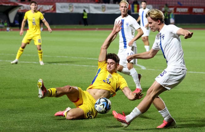 30.09.2026 Targoviste Romania-Finland Suomi European Under-21 qualifiers men s football Ioan Vermesan(C) Romania,Pyry Mentu(r) Finland Suomi :