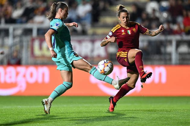 IPA89156787 - Ewa Pajor of F.C. Barcelona and Elisabetta Oliviero of A.S. Roma Femminile are in action during Matchday 2 of the 2026 27 UEFA Women s Champions League group stage, a soccer match between A.S. Roma and F.C. Barcelona at Tre Fontane Stadium on September 30, 2026, in Rome, Italy.  Copyright: xDomenicoxCippitelli IPAxSportx xx IPA89156787
