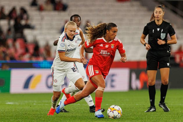 Andreia Norton and Pernille Harder seen during UEFA Women™s League game between teams of SL Benfica and Fc Bayern Munchen (Luis Loureiro Ball Raw Images) Lisboa Estadio da Luz Portugal Copyright: xLuisxLoureirox lloureiroSlbwBayernW-3614