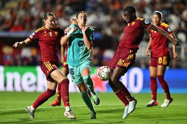 SOCCER - Women s Champions League - AS Roma vs. FC Barcelona, Barca Photo by IPA ABACAPRESS.COM89157820 - Winonah Heatley of A.S. Roma Femminile, Clara Serrajordi of F.C. Barcelona, and Shukurat Oladipo of A.S. Roma Femminile are in action during Matchday 2 of the 2026 27 UEFA Women s Champions League group stage, a soccer match between A.S. Roma and F.C. Barcelona at Tre Fontane Stadium on September 30, 2026, in Rome, Italy. Rome Italy  Copyright: xIPAxSport ABACAx