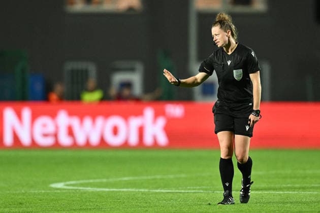 SOCCER - Women s Champions League - AS Roma vs. FC Barcelona, Barca Photo by IPA ABACAPRESS.COM89157832 - Referee Kirsty Dowle (ENG) officiates the UEFA Women s Champions League 2026 27 Group Stage Matchday 2 soccer match between A.S. Roma and FC Barcelona at Tre Fontane Stadium on September 30, 2026, in Rome, Italy. Rome Italy  Copyright: xIPAxSport ABACAx