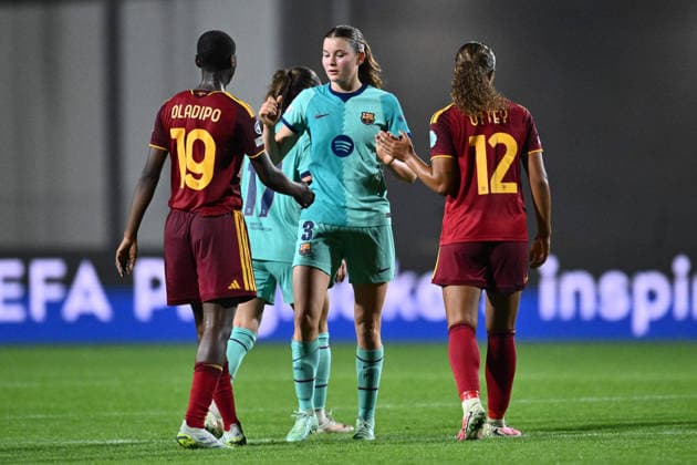 SOCCER - Women s Champions League - AS Roma vs. FC Barcelona, Barca Photo by IPA ABACAPRESS.COM89157833 - Shukurat Oladipo of A.S. Roma Femminile, Renee van Asten of F.C. Barcelona, and Ella Grace Ottey of A.S. Roma Femminile at the end of Matchday 2 of the 2026 27 UEFA Women s Champions League group stage, a soccer match played between A.S. Roma and F.C. Barcelona at the Tre Fontane Stadium on September 30, 2026, in Rome, Italy. Rome Italy  Copyright: xIPAxSport ABACAx