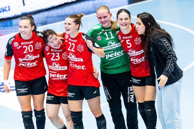 September 30, 2026, GER, Handball, Women, 2026–2027 Season, DHB Cup Round 2, Round of 16: Thüringer HC vs. HSG Blomberg Lippe. The Thüringer HC wins the cup match against HSG Blomberg Lippe and celebrates; pictured are Jana Leonie Scheib (Thüringer HC, 20), Natsuki Aizawa of Thuringer HC, 23, Teresa von Prittwitz of Thuringer HC, 22, Laura Kuske of Thuringer HC, 11, Luca Csikos (Thüringer HC, 5), Giulia Guarieiro (Thüringer HC, 13), 99947 Bad Langensalza, Salza Halle, Mehrz Sports Hall, Thuringia, Germany