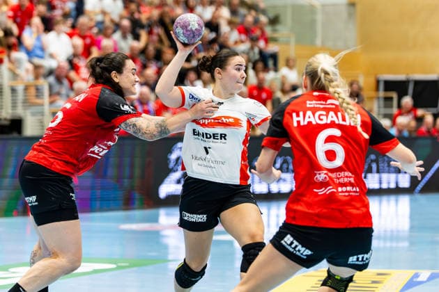 September 30, 2026, GER, Handball, Women, 2026–2027 Season, DHB Cup, Round 2 (Round of 16), Thueringer HC vs. HSG Blomberg Lippe, Elin Rosa Magnusdottir (HSG Blomberg Lippe), Macela Arounian (Thueringer HC), 36, Alfa Bra Oddsdottir Hagalin, Thuringer HC, 6, 99947 Bad Langensalza, Salza, Halle, Sporthalle Mehrz, Thuringia, Germany