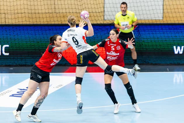 September 30, 2026, GER, Handball, Women, 2026–2027 Season, DHB Cup, Round 2 (Round of 16), Thueringer HC vs. HSG Blomberg Lippe, Nieke Kuehne (HSG Blomberg Lippe), Macela Arounian (Thueringer HC), 36, Luca Csikos, Thuringer HC, 5, 99947 Bad Langensalza, Salza, Halle, Sporthalle Mehrz, Thuringia, Germany