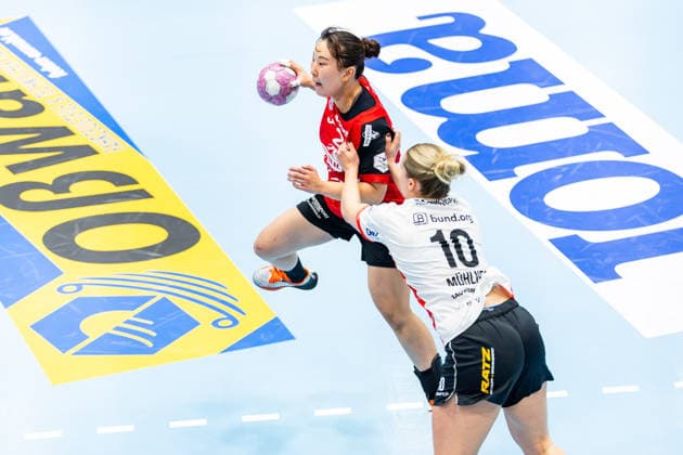 September 30, 2026, Germany, Handball, Women, 2026–2027 Season, DHB Cup, Round 2 (Round of 16), Thuringer HC vs. HSG Blomberg Lippe, Maxi Muehlner (HSG Blomberg Lippe), Natsuki Aizawa (Thuringer HC), 23 99947 Bad Langensalza, Salza Halle, Sporthalle Mehrz, Thuringia, Germany