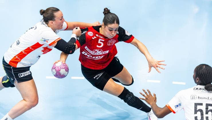 September 30, 2026, GER, Handball, Women, 2026–2027 Season, DHB Cup, Round 2 (Round of 16), Thuringer HC vs. HSG Blomberg Lippe: Diana Doegg Magnusdottir (HSG Blomberg Lippe), Luca Csikos (Thuringer HC), 5 99947 Bad Langensalza, Salza, Halle, Sporthalle Mehrz, Thuringia, Germany