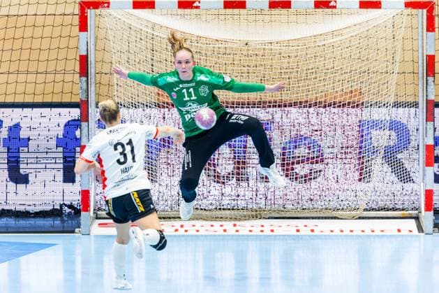 September 30, 2026, GER, Handball, Women, 2026–2027 Season, DHB Cup, Round 2 (Round of 16), Thuringer HC vs. HSG Blomberg Lippe; Alexia Hauf (HSG Blomberg Lippe), Laura Kuske (Thuringer HC); 11 99947 Bad Langensalza, Salza Halle, Sporthalle Mehrz, Thuringia, Germany