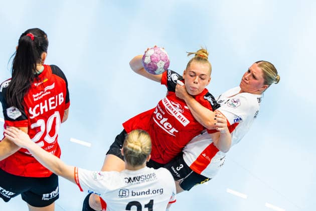 September 30, 2026, GER, Handball, Women, 2026–2027 Season, DHB Cup, Round 2 (Round of 16), Thuringer HC vs. HSG Blomberg Lippe—Laura Rueffieux (HSG Blomberg Lippe), Lotta Heider (Thuringer HC), 7 99947 Bad Langensalza, Salza Hall, Mehrz Sports Hall, Thuringia, Germany