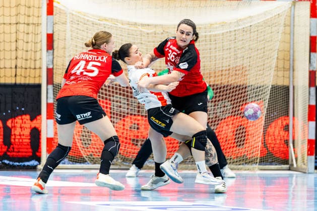 September 30, 2026, GER, Handball, Women, 2026–2027 Season, DHB Cup Round 2 (Round of 16), Thuringer HC vs. HSG Blomberg Lippe, Jolina Huhnstock (Thuringer HC), 45, Elin Rosa Magnusdottir, HSG Blomberg Lippe, Macela Arounian, Thuringer HC, 36, 99947 Bad Langensalza, Salza, Halle, Sporthalle Mehrz, Thuringia, Germany