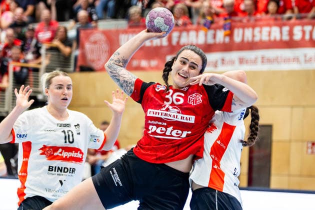 September 30, 2026, GER, Handball, Women, 2026–2027 Season, DHB Cup, Round 2 (Round of 16), Thuringer HC vs. HSG Blomberg Lippe, Macela Arounian (Thuringer HC), 36, Diana Doegg Magnusdottir (HSG Blomberg Lippe), 99947 Bad Langensalza, Salza, Halle, Sporthalle Mehrz, Thuringia, Germany