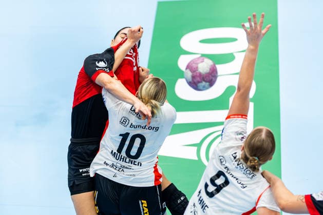 September 30, 2026, GER, Handball, Women, 2026–2027 Season, DHB Cup, Round 2 (Round of 16), Thuringer HC vs. HSG Blomberg Lippe; Luca Csikos (Thuringer HC, 5), Maxi Muehlner (HSG Blomberg Lippe); 99947 Bad Langensalza, Salza Hall, Mehrz Sports Hall, Thuringia, Germany
