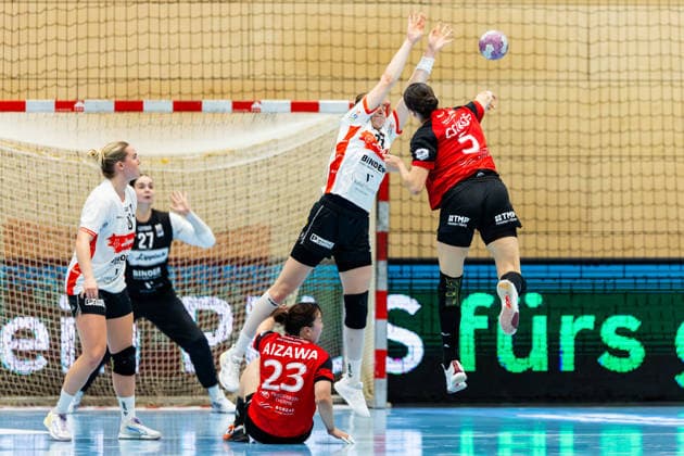 September 30, 2026, GER, Handball, Women, 2026–2027 Season, DHB Cup, Round 2 (Round of 16), Thüringer HC vs. HSG Blomberg Lippe; Luca Csikos (Thüringer HC, 5), Natsuki Aizawa (Thüringer HC, 23); 99947 Bad Langensalza, Salza Halle, Sporthalle Mehrz, Thuringia, Germany
