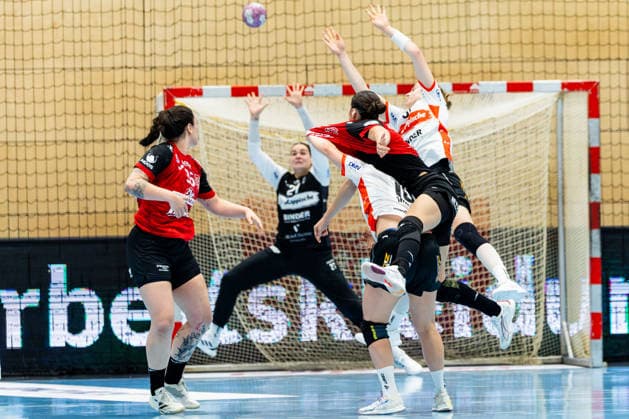 September 30, 2026, GER, Handball, Women, 2026–2027 Season, DHB Cup, Round 2 (Round of 16), Thuringer HC vs. HSG Blomberg Lippe, Maxi Muehlner (HSG Blomberg Lippe), Luca Csikos (Thuringer HC), 5 99947 Bad Langensalza, Salza Halle, Sporthalle Mehrz, Thuringia, Germany