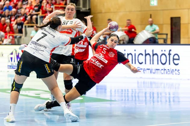 September 30, 2026, GER, Handball, Women, 2026–2027 Season, DHB Cup Round 2 (Round of 16), Thüringer HC vs. HSG Blomberg Lippe, Maxi Muehlner (HSG Blomberg Lippe), Diana Doegg Magnusdottir (HSG Blomberg Lippe), Luca Csikos (Thüringer HC), 5 99947 Bad Langensalza, Salza Halle, Sporthalle Mehrz, Thuringia, Germany