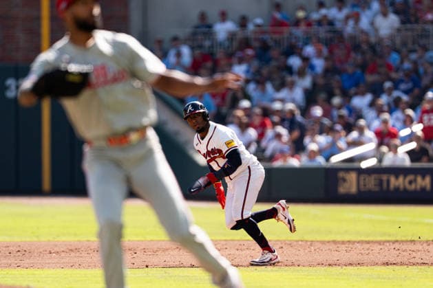 Ozzie Albies 1 of the Atlanta Braves running the bases in the sixth inning against the Philadelphia Phillies in game two of the MLB, Baseball Herren, USA National League Wild Card round at Truist Park on Wednesday, September 30, 2026 in Atlanta, Georgia.  ATL20260930105 STEVENxBURROUGHS