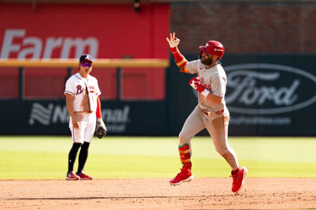 Bryce Harper 3 of the Philadelphia Phillies hits a home run and celebrates in the eighth inning against the Atlanta Braves in game two of the MLB, Baseball Herren, USA National League Wild Card round at Truist Park on Wednesday, September 30, 2026 in Atlanta, Georgia.  ATL20260930125 STEVENxBURROUGHS