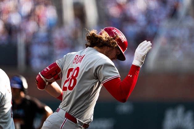 Alec Bohm 28 of the Philadelphia Phillies running the bases and celebrating in the ninth inning against the Atlanta Braves in game two of the MLB, Baseball Herren, USA National League Wild Card round at Truist Park on Wednesday, September 30, 2026 in Atlanta, Georgia.  ATL20260930133 STEVENxBURROUGHS
