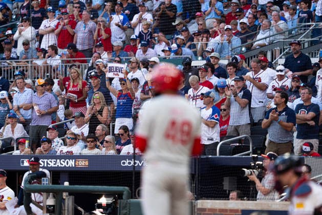 Atlanta Braves fans in the ninth inning against the Philadelphia Phillies in game two of the MLB, Baseball Herren, USA National League Wild Card round at Truist Park on Wednesday, September 30, 2026 in Atlanta, Georgia.  ATL20260930138 STEVENxBURROUGHS