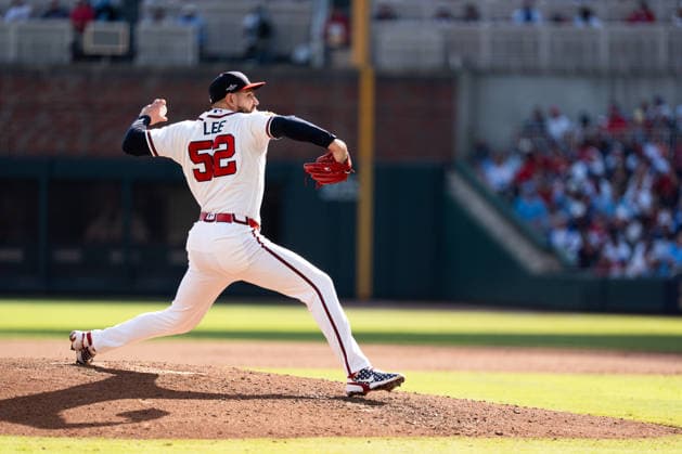 Dylan Lee 52 of the Atlanta Braves throws a pitch in the eighth inning against the Philadelphia Phillies in game two of the MLB, Baseball Herren, USA National League Wild Card round at Truist Park on Wednesday, September 30, 2026 in Atlanta, Georgia.  ATL20260930120 STEVENxBURROUGHS