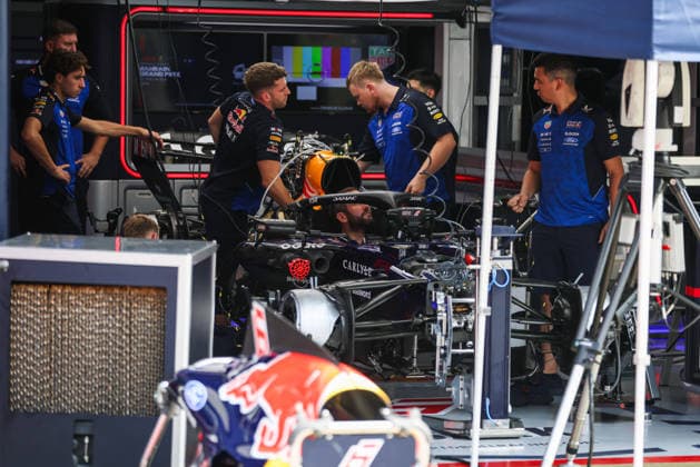 F1 - BAHRAIN GRAND PRIX IN MALAYSIA 2026 Red Bull Racing garage, box, mechanic, mecanicien, mechanics during the 2026 Formula 1 Bahrain Grand Prix in Malaysia, 16th round of the 2026 Formula One World Championship, WM, Weltmeisterschaft from October 2 to 4, 2026 on the Sepang International Circuit, in Sepang, Malaysia - SepangMalaysia  Copyright: xANTONINxVINCENTx
