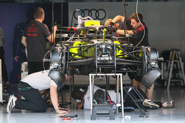 SEPANG, SGR - OCTOBER 01: Team mechanics of Audi Revolut F1 Team work on a car ahead of the Formula 1 Gulf Air Bahrain Grand Prix on October 01, 2026 held at Sepang International Circuit in Sepang, Malaysia. (Photo by Hazrin Yeob Men Shah Icon Sportswire) AUTO: OCT 01 F1 Bahrain Grand Prix in Malaysia EDITORIAL USE ONLY Icon3782610010583