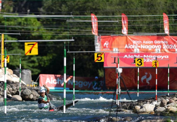 (261001) -- TOYOTA, Oct. 1, 2026 -- Zhang Zhicheng of China competes during the men s canoe single final of canoe slalom at the 20th Asian Games Aichi-Nagoya 2026 in Toyota of Aichi Prefecture, Japan, Oct. 1, 2026. ) (SP)JAPAN-TOYOTA-ASIAN GAMES-CANOE SLALOM-MEN S CANOE SINGLE-FINAL ZhangxHaobo