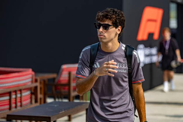 RECORD DATE NOT STATED 1st October 2026; Sepang IC, Kuala Lumpur, Malaysia; Formula 1, Bahrain Grand Prix, Arrival Day; Gabriel Bortoleto (5) of Brazil and Audi Revolut F1 Team arriving at the Bahrain Grand Prix StephenxBlackberry