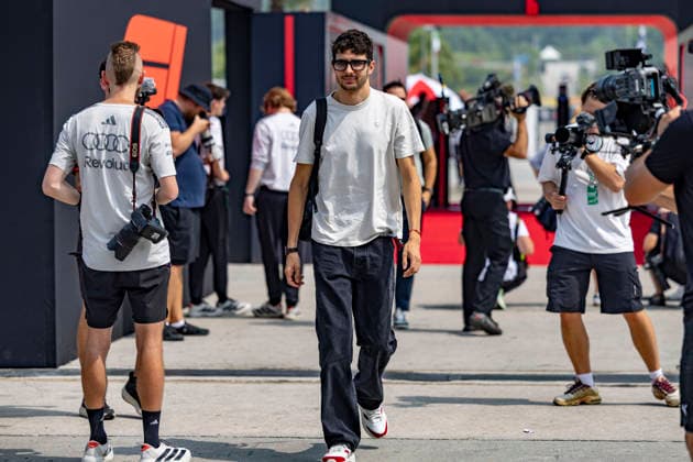 RECORD DATE NOT STATED 1st October 2026; Sepang IC, Kuala Lumpur, Malaysia; Formula 1, Bahrain Grand Prix, Arrival Day; Esteban Ocon (31) of France and TGR Haas F1 Team arriving at the Bahrain Grand Prix StephenxBlackberry