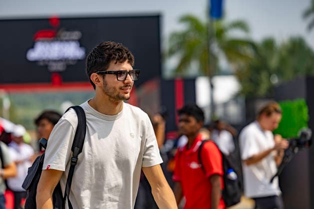 RECORD DATE NOT STATED 1st October 2026; Sepang IC, Kuala Lumpur, Malaysia; Formula 1, Bahrain Grand Prix, Arrival Day; Esteban Ocon (31) of France and TGR Haas F1 Team arriving at the Bahrain Grand Prix StephenxBlackberry