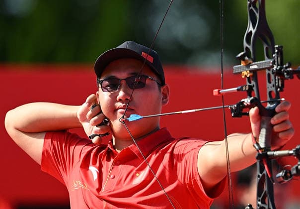 (261001) -- OKAZAKI, Oct. 1, 2026 -- Liu Jinyi of China competes during the compound men s individual quarterfinals of archery against Chang Cheng-wei of Chinese Taipei at the 20th Asian Games Aichi-Nagoya 2026 in Okazaki of Aichi Prefecture, Japan, Oct. 1, 2026. ) (SP)JAPAN-OKAZAKI-ASIAN GAMES-ARCHERY-COMPOUND MEN S INDIVIDUAL YuxYang 