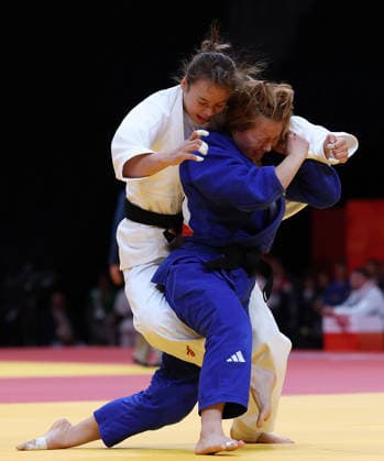 (261001) -- NAGOYA, Oct. 1, 2026 -- Zhang Wen (L) of China competes with Kim Jisu of South Korea during the women -63kg repechage of Judo at the 20th Asian Games Aichi-Nagoya 2026 in Nagoya, Japan, Oct. 1, 2026. ) (SP)JAPAN-NAGOYA-ASIAN GAMES-JUDO-WOMEN -63KG YaoxQilin 