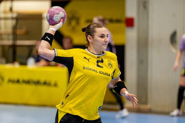 Dortmund, September 30, 2026, Handball, Women s, DHB Cup, 2nd Round, BVB Borussia Dortmund vs. SV Union Halle Neustadt, Mareike Thomaier (BVB), 2 on a penalty throw