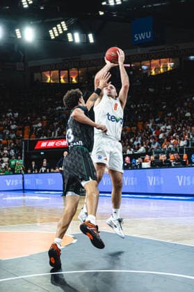 Javante McCoy of Balkan Botevgrad and Devin Schmidt of ratiopharm ulm battle for the ball during the 2026–2027 BKT EuroCup game between ratiopharm ulm and Balkan Botevgrad at ratiopharm Arena on September 30, 2026 in Neu Ulm, Germany. Photo by Harry Langer, DeFodi Images