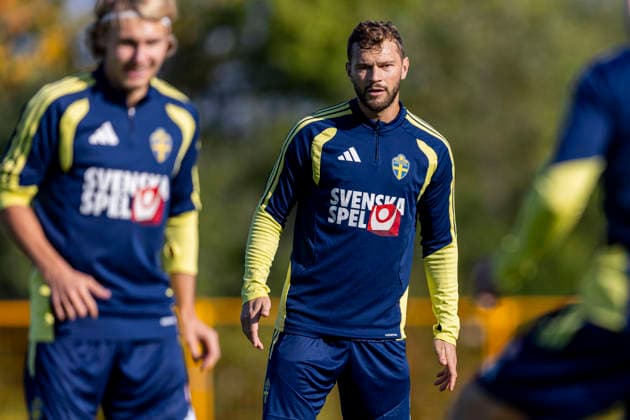 261001 Jesper Karlström of the Swedish men’s national soccer team at a training session with the national team on October 1, 2026 in Stockholm. Photo by Caisa Rasmussen, BILDBYRAN COP 353 CR0075: soccer, football, national team match, training, Sweden, Sweden A, bbeng Copyright: CAISAxRASMUSSEN BB261001CR013