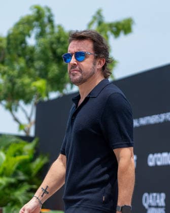 F1 2026: (Paddock) Bahrain Grand Prix in Malaysia, Kuala Lumpur 01 Oct 2026 Fernando Alonso (ESP) (Aston Martin Aramco F1 Team) in the paddock of the Formula 1 Bahrain Grand Prix In Malaysia 2026 at the Sepang International Circuit. Kuala Lumpur Malaysia Copyright: xLucaxMartinix xSOPAxImagesx Luca-Martini-1455299