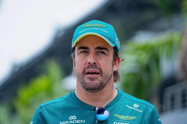F1 2026: (Paddock) Bahrain Grand Prix in Malaysia, Kuala Lumpur 01 Oct 2026 Fernando Alonso (ESP) (Aston Martin Aramco F1 Team) in the paddock of the Formula 1 Bahrain Grand Prix In Malaysia 2026 at the Sepang International Circuit. Kuala Lumpur Malaysia Copyright: xLucaxMartinix xSOPAxImagesx Luca-Martini-1455300