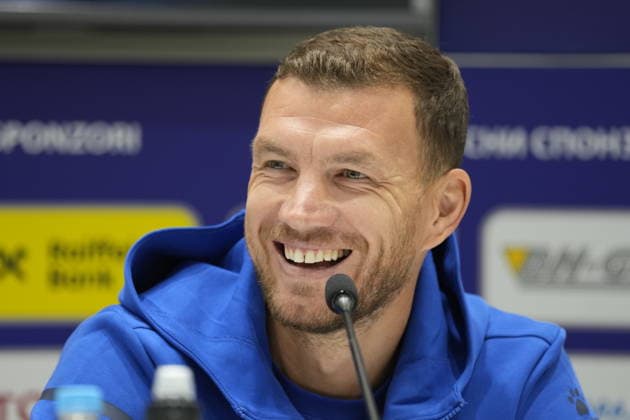 SARAJEVO, BOSNIA AND HERZEGOVINA PK 20261001 Bosnia and Herzegovina’s Edin Džeko, who will play his final international match against Sweden, during Thursday’s press conference in Sarajevo ahead of Friday’s Nations League match against Sweden in Zenica SARAJEVO BOSNIA AND HERZEGOVINA x10030x Copyright: xJonasxEkströmer TTx BOSNIA-HERZEGOVINA PK